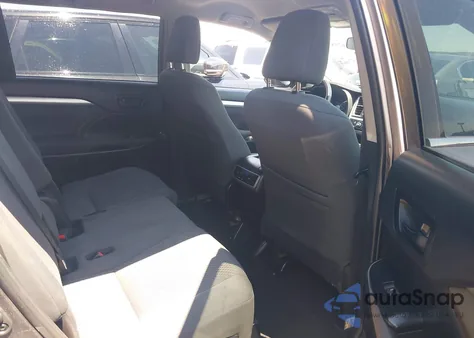 2019 Toyota Highlander Le z USA, uszkodzony, nr VIN 5TDZZRFH4KS303149